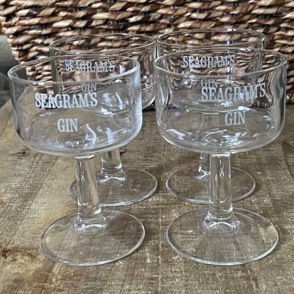 Set of 4 Clear Seagrams Gin Stemmed Glasses with White Print - Picture 8 of 11